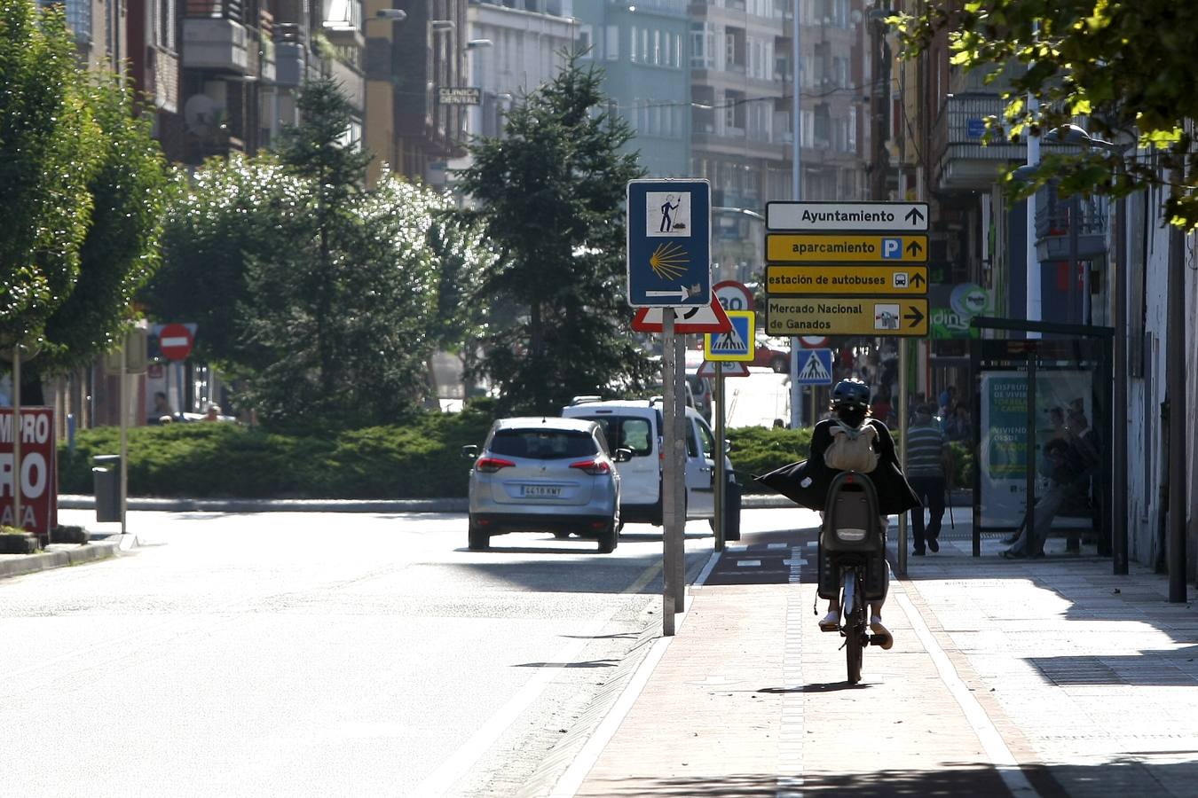 Fotos: Así es el primer carril bici que entra en la ciudad de Torrelavega