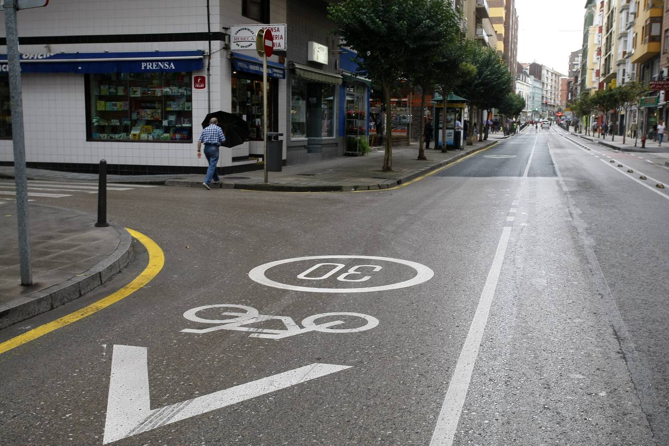 Fotos: Así es el primer carril bici que entra en la ciudad de Torrelavega
