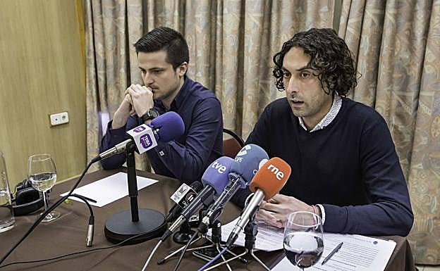 Imagen de archivo de Soberón, en primer término, cuando anuncio su salida del PP 