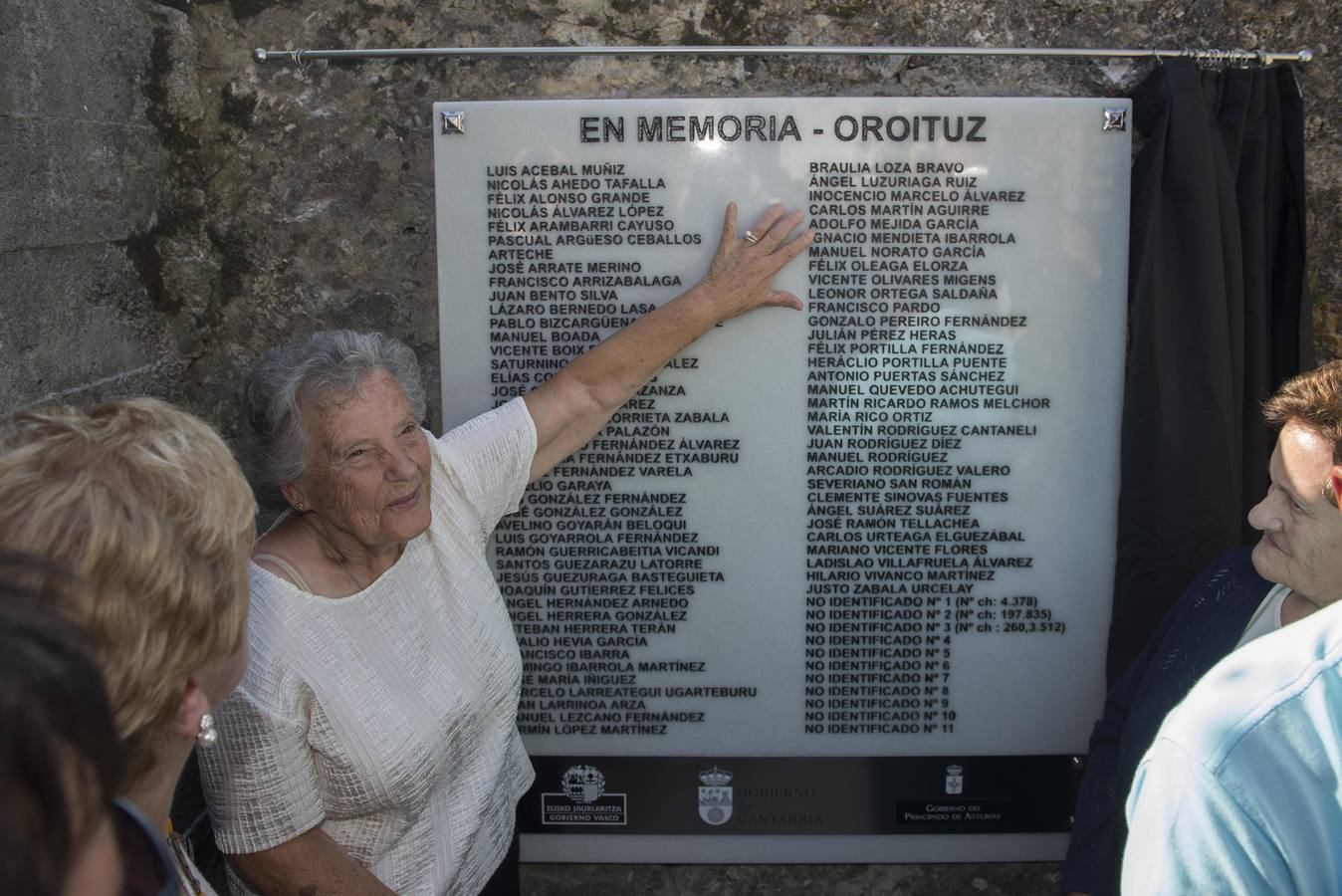Cantabria, País Vasco y Asturias han recordado a los milicianos de la 'Lista Larrinoa', bombardeados en Ampuero en el verano de 1937
