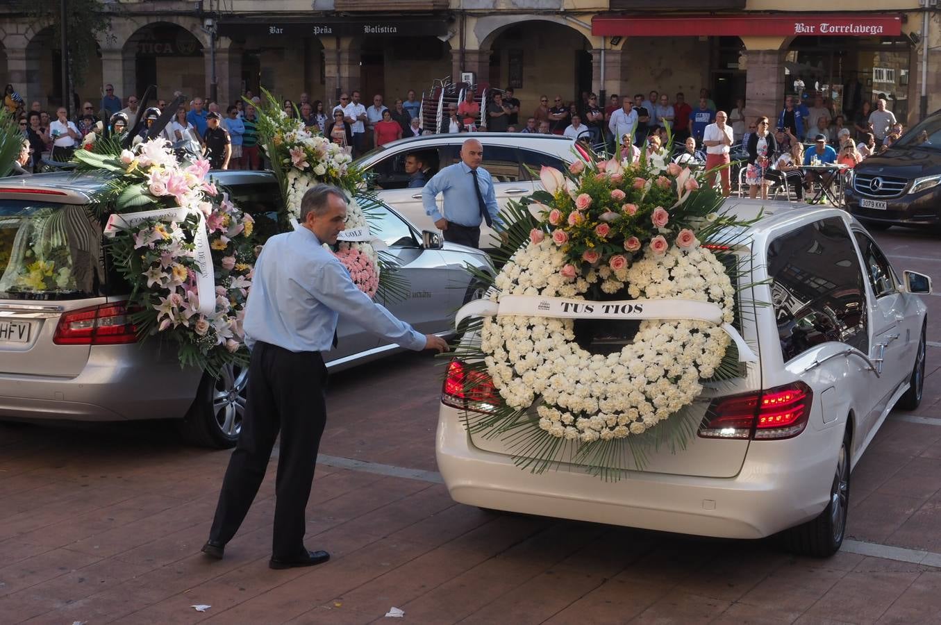 El cuerpo de la golfista cántabra Celia Baquín Arozamena, que fue asesinada el 17 de septiembre en el estado de Iowa, donde vivía, llegó ayer por la tarde a la región tras aterrizar por la mañana en Madrid, y se instaló la capilla ardiente en Torrelavega, donde este domingo por la tarde se ha celebrado el funeral, en la iglesia de la Virgen Grande.