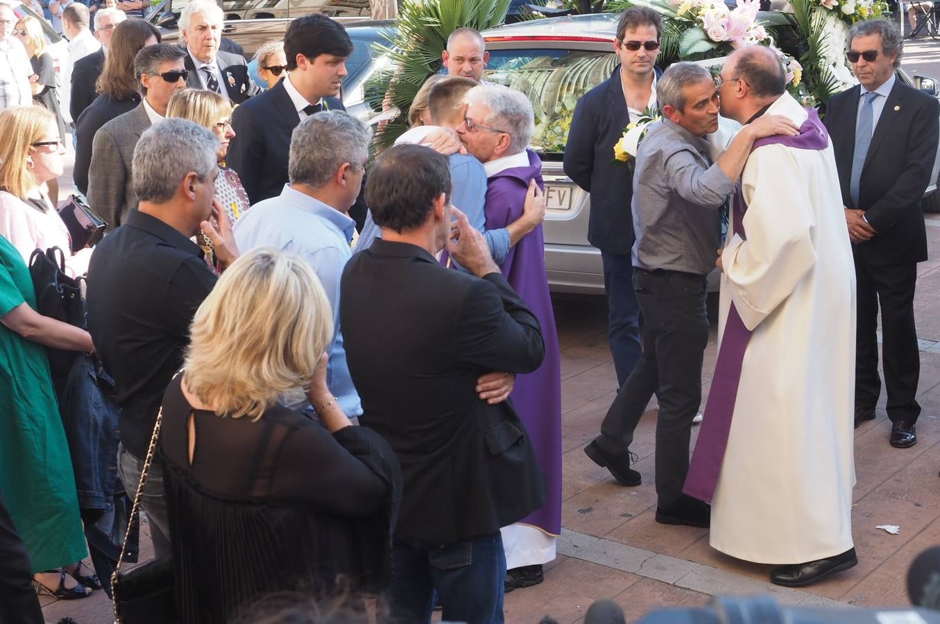 El cuerpo de la golfista cántabra Celia Baquín Arozamena, que fue asesinada el 17 de septiembre en el estado de Iowa, donde vivía, llegó ayer por la tarde a la región tras aterrizar por la mañana en Madrid, y se instaló la capilla ardiente en Torrelavega, donde este domingo por la tarde se ha celebrado el funeral, en la iglesia de la Virgen Grande.