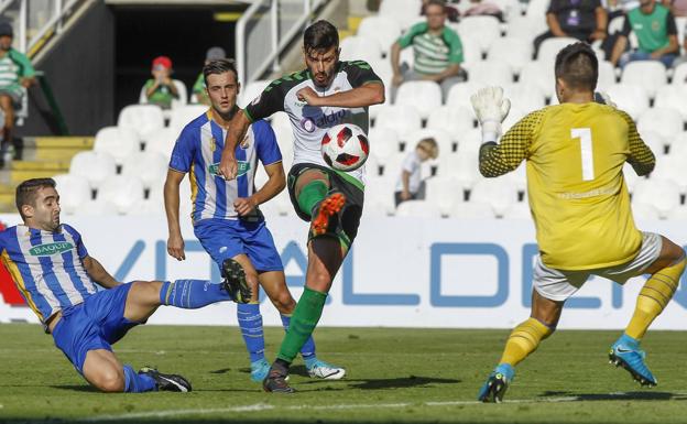 El Racing, invicto pese al poco juego y puntería