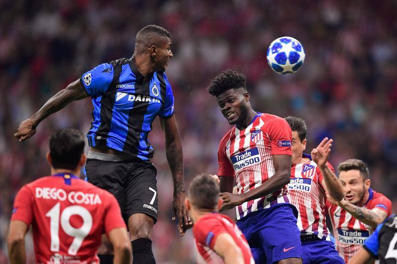 El Atlético de Madrid y el Brujas, durante el partido de la segunda jornada de la Liga de Campeones en el Metropolitano.