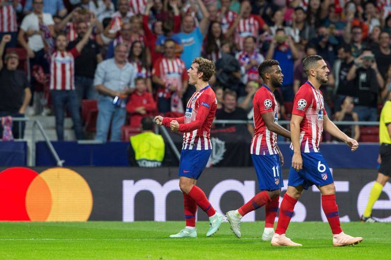 El Atlético de Madrid y el Brujas, durante el partido de la segunda jornada de la Liga de Campeones en el Metropolitano.