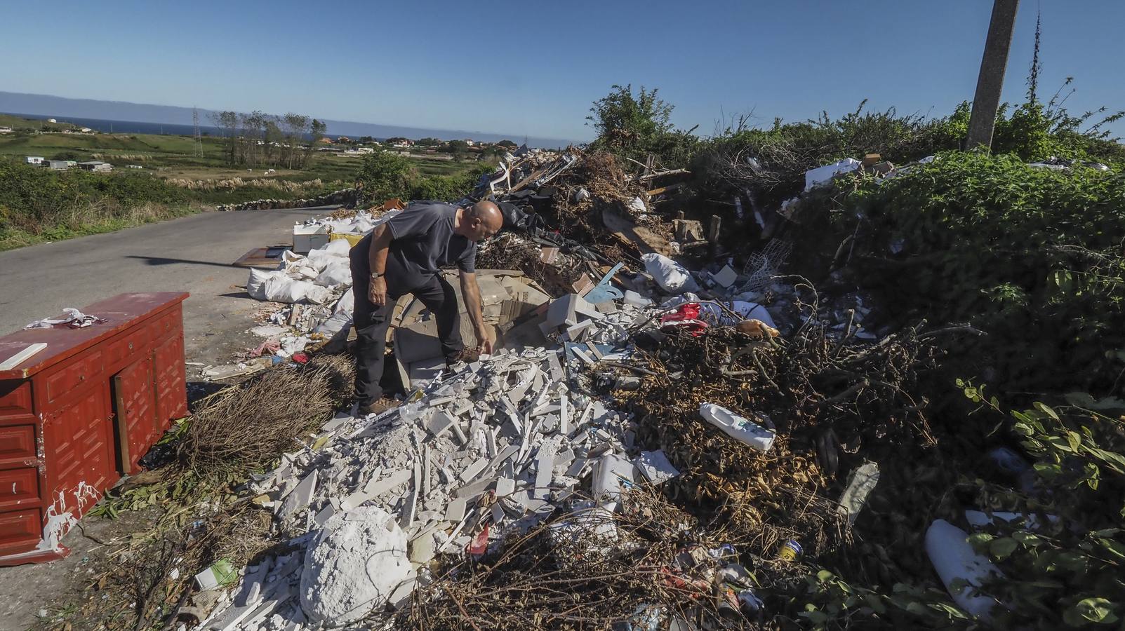 Dos grandes vertederos preocupan a los vecinos de la costa norte desde hace meses 