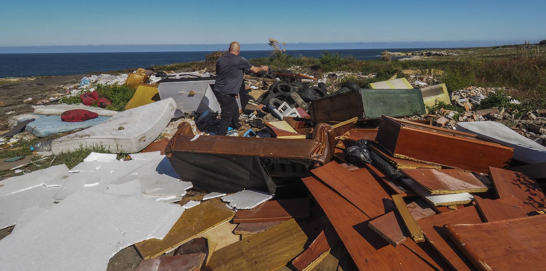 Dos grandes vertederos preocupan a los vecinos de la costa norte desde hace meses 