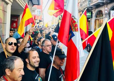 Imagen secundaria 1 - Policías y guardias civiles consideran «un acto de desprecio» que el PSOE les «cierre las puertas de su sede»