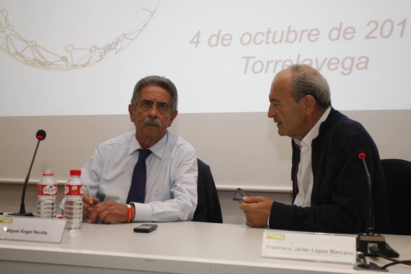 Revilla reúne en Torrelavega a alcaldes y concejales