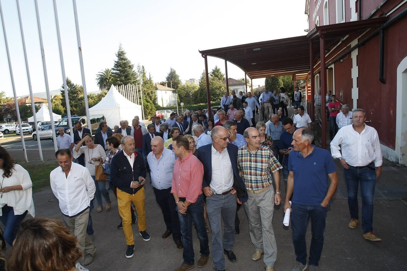 Revilla reúne en Torrelavega a alcaldes y concejales