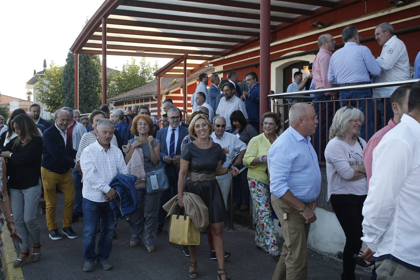 Revilla reúne en Torrelavega a alcaldes y concejales