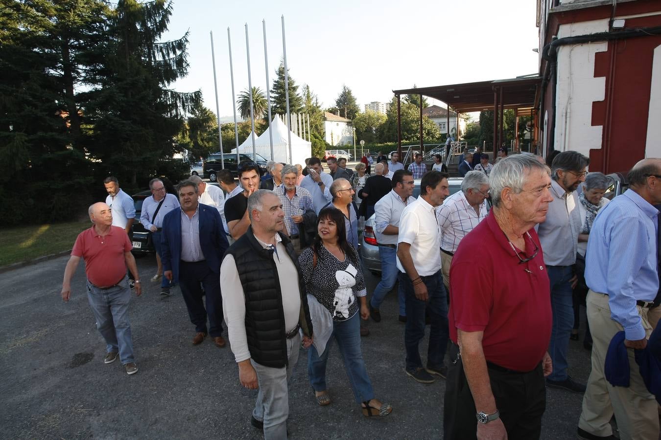 Revilla reúne en Torrelavega a alcaldes y concejales