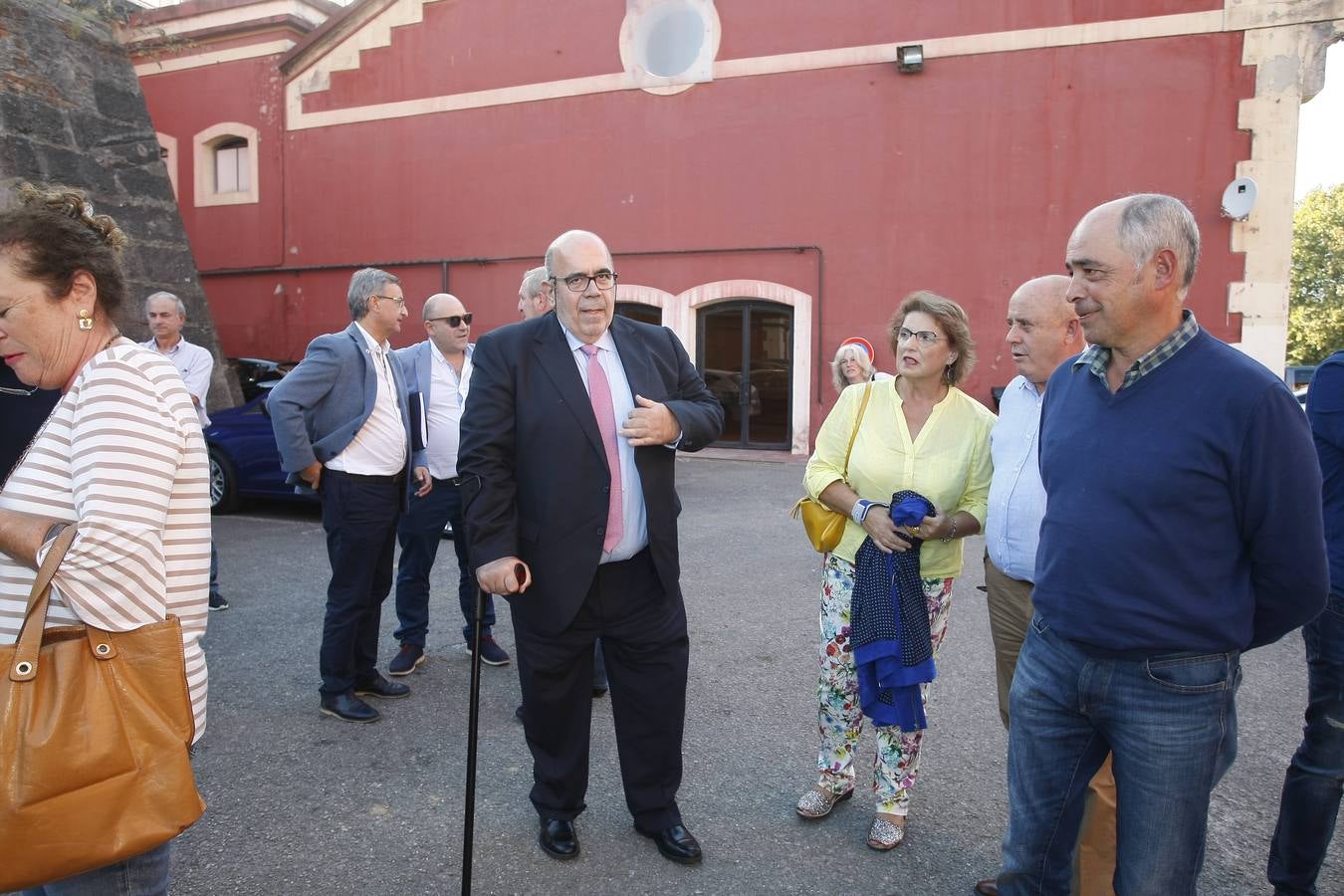 Revilla reúne en Torrelavega a alcaldes y concejales