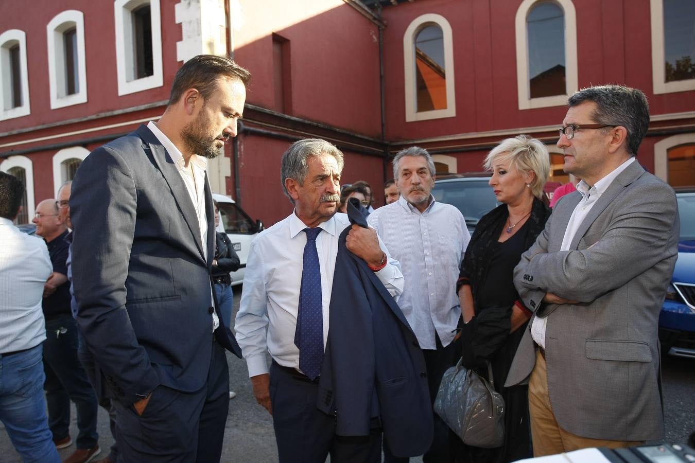 Revilla reúne en Torrelavega a alcaldes y concejales