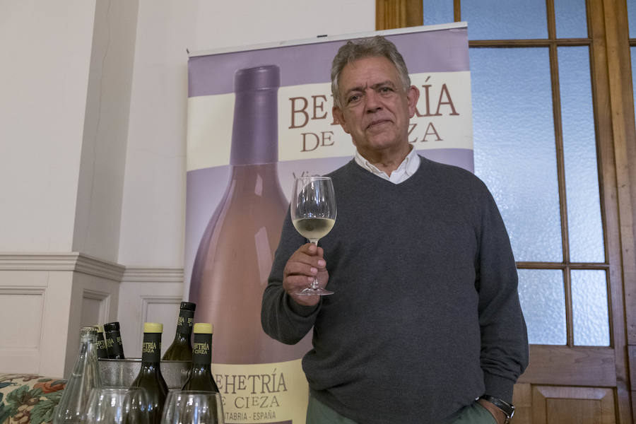 El tinto Lusía, de Cayo, y el Yenda Albariño Fermentado, de Sel D'Aiz, ganan el premio que anualmente otorgan los sumilleres