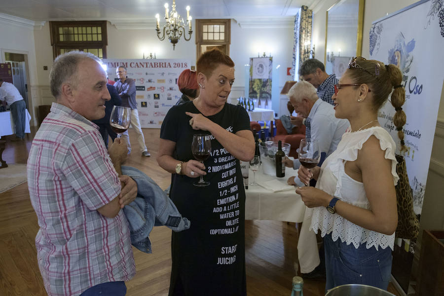 El tinto Lusía, de Cayo, y el Yenda Albariño Fermentado, de Sel D'Aiz, ganan el premio que anualmente otorgan los sumilleres