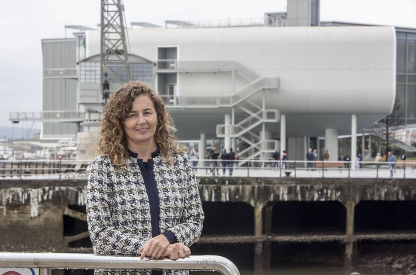 El presidente de Cantabria, Miguel Ángel Revilla; la vicepresidenta, Eva Díaz Tezanos; y la presidenta de Puertos del Estado, Ornella Chacón, entre otros, asisten al acto conmemorativo del coche 7 millones del Puerto de Santander, en el Palacete del Embarcadero.