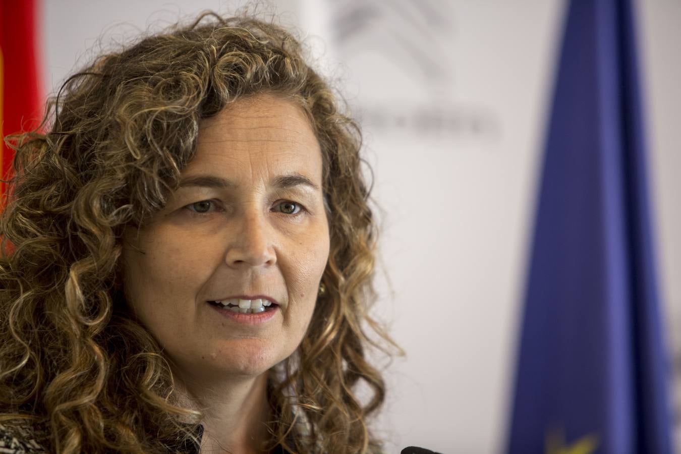 El presidente de Cantabria, Miguel Ángel Revilla; la vicepresidenta, Eva Díaz Tezanos; y la presidenta de Puertos del Estado, Ornella Chacón, entre otros, asisten al acto conmemorativo del coche 7 millones del Puerto de Santander, en el Palacete del Embarcadero.