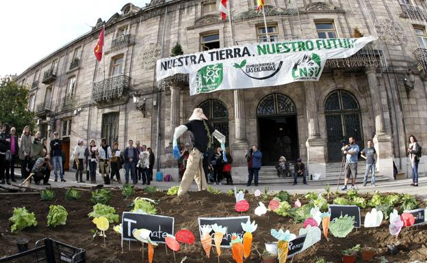 Una de las protestas contra Las Excavadas en Torrelavega