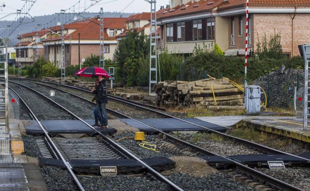 ADIF y Obras Públicas construirán una variante en Renedo para acabar con los pasos a nivel