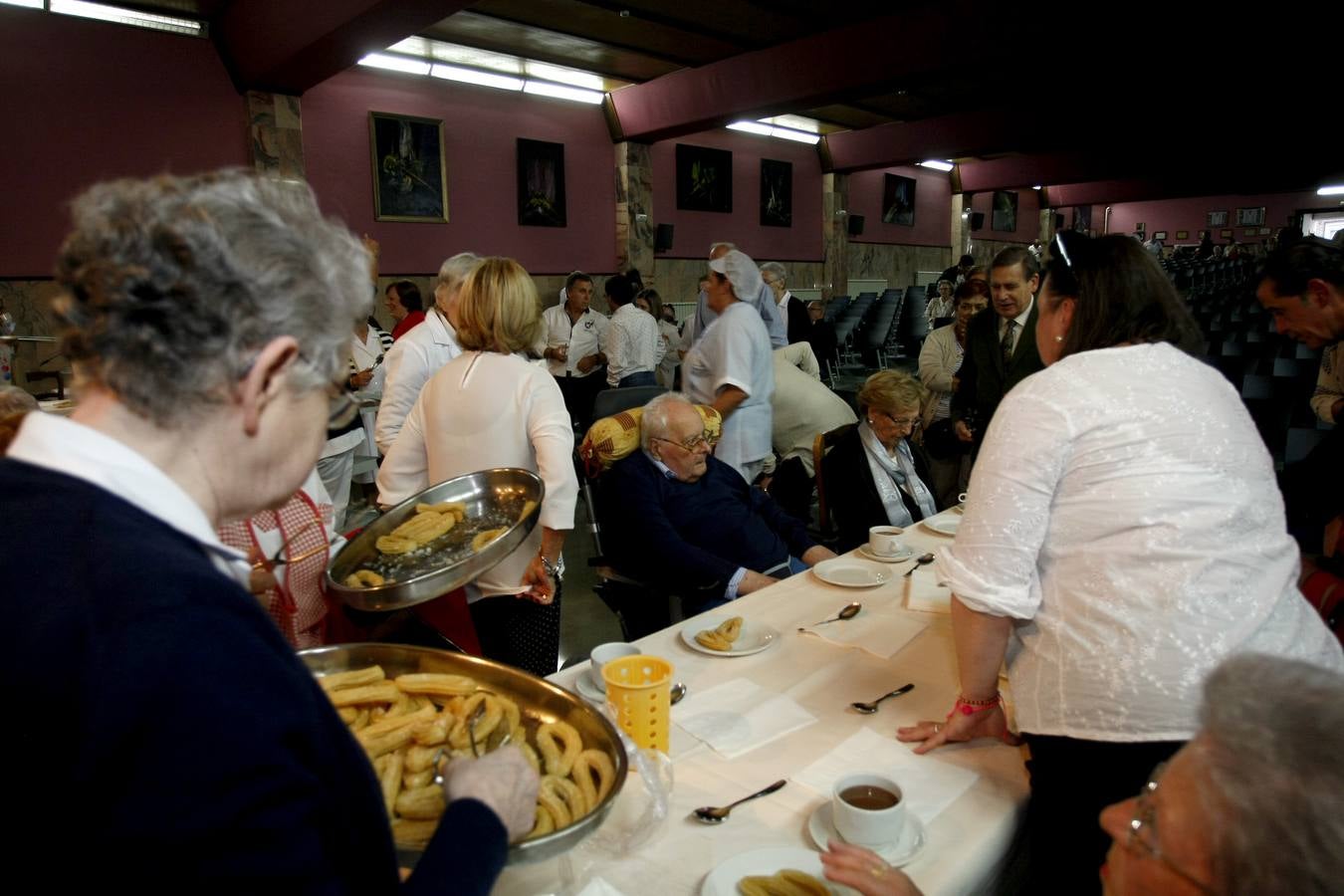 Fotos: Homenaje a los nonagenarios del Asilo de Torrelavega