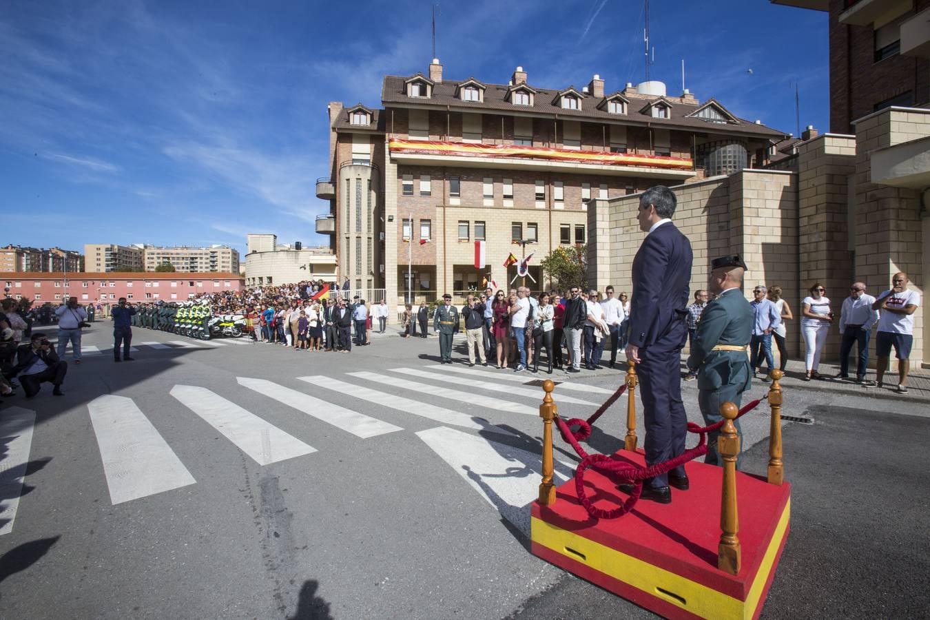 Fotos: Actos del Día del Pilar en el acuartelamiento de Campogiro