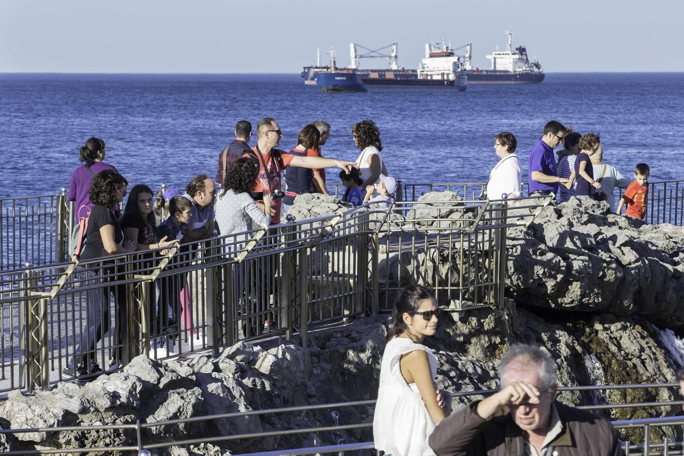 Fotos: Los turistas llenan Cantabria en este Puente del Pilar