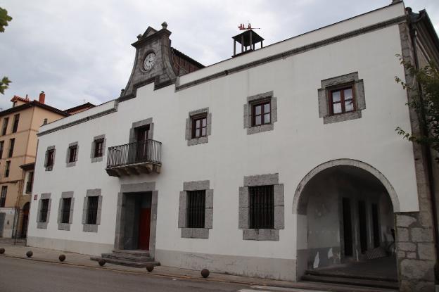 Estado en el que ha quedado una de las fachadas del ayuntamiento antiguo. 