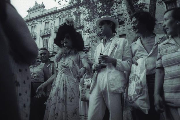 Marta Sentís, Ocaña, Camilo y Nazario durante el rodaje de Ocaña, retrato intermitente, de Ventura Pons, 1978 