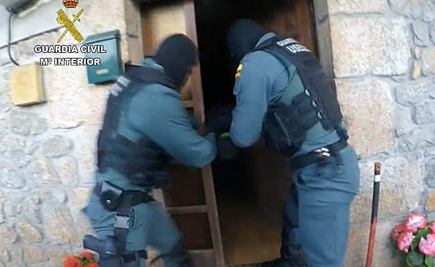 Detenidos dos vecinos de Entrambasaguas por tráfico de drogas