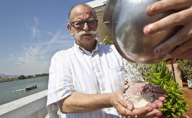 Salvador Gascón, en su restaurante Casa Salvador, en Gandía