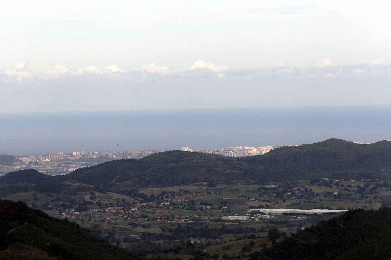 La zona de los Valles Pasiegos brilla con luz propia con la llegada de la estación otoñal.