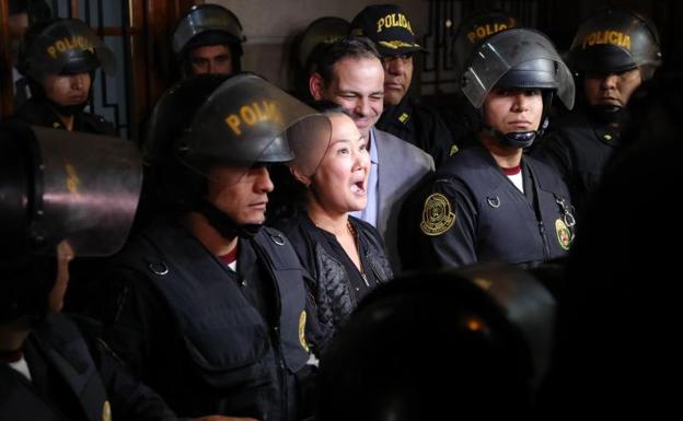 Keiko Fujimori sale de la Sala Penal Nacional tras ser ordenada su liberación. 