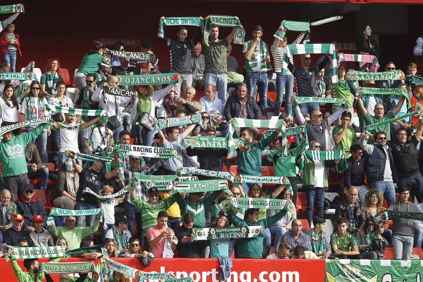 El conjunto cántabro visita el estadio de El Molinón para enfrentarse al filial sportinguista