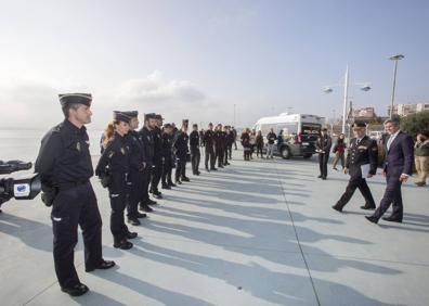 Imagen secundaria 1 - Policías de control de fronteras y una valla de cuatro metros reforzarán la seguridad en el Puerto