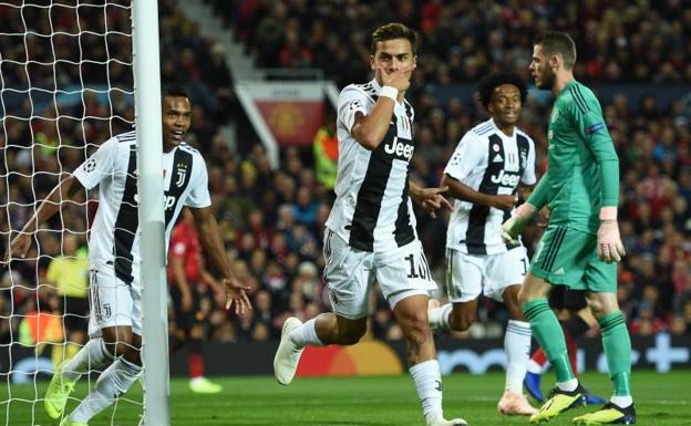 Dybala celebra su gol al Manchester United. 