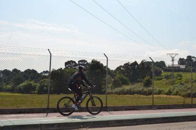 El carril bici de Parayas es el más largo del municipio. 