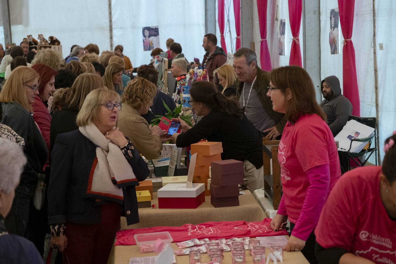 Fotos: Inauguración de la VII Feria de Mujeres Artesanas y Emprendedoras de Cantabria en Renedo de Piélagos
