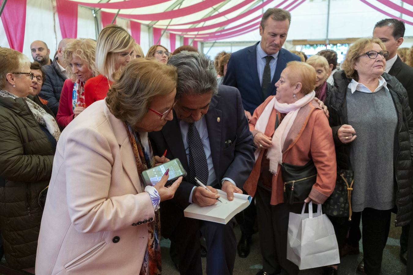 Fotos: Inauguración de la VII Feria de Mujeres Artesanas y Emprendedoras de Cantabria en Renedo de Piélagos