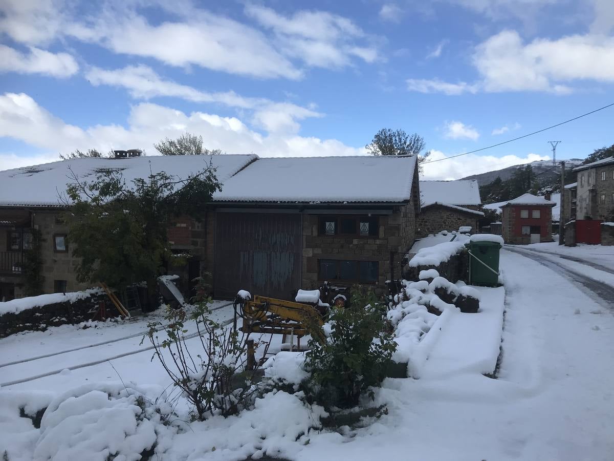 Las nevadas del fin de semana dejan impresionantes imágenes de pueblos teñidos de blanco en el sur de Cantabria. Desde Arroyo a Bustasur, un recorrido por estos paisajes de un invierno adelantado