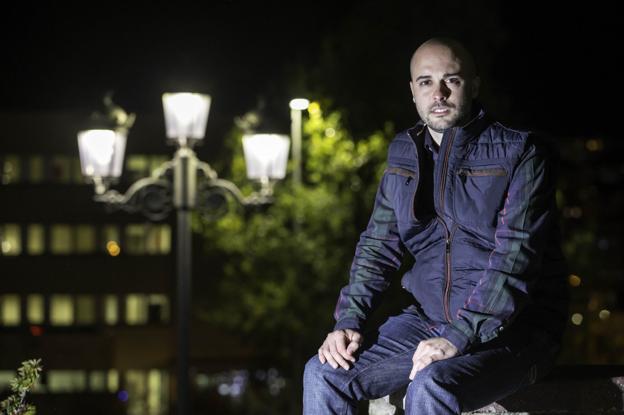 Israel Ruiz Salmón, ayer, en la plaza de la Ciencia.