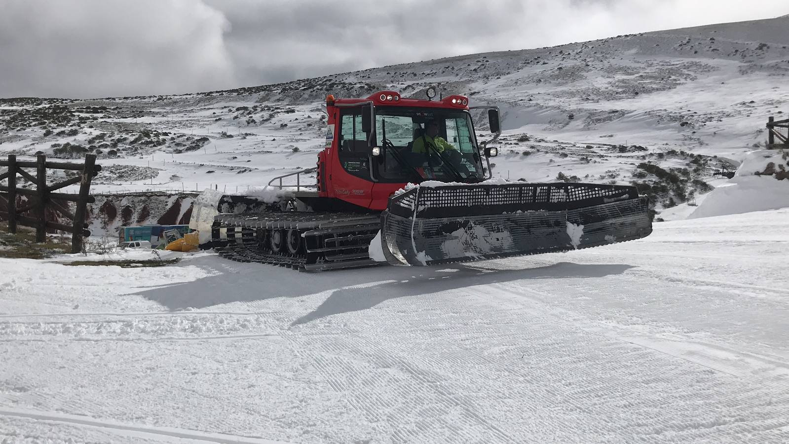 Fotos: La nieve cubre Brañavieja