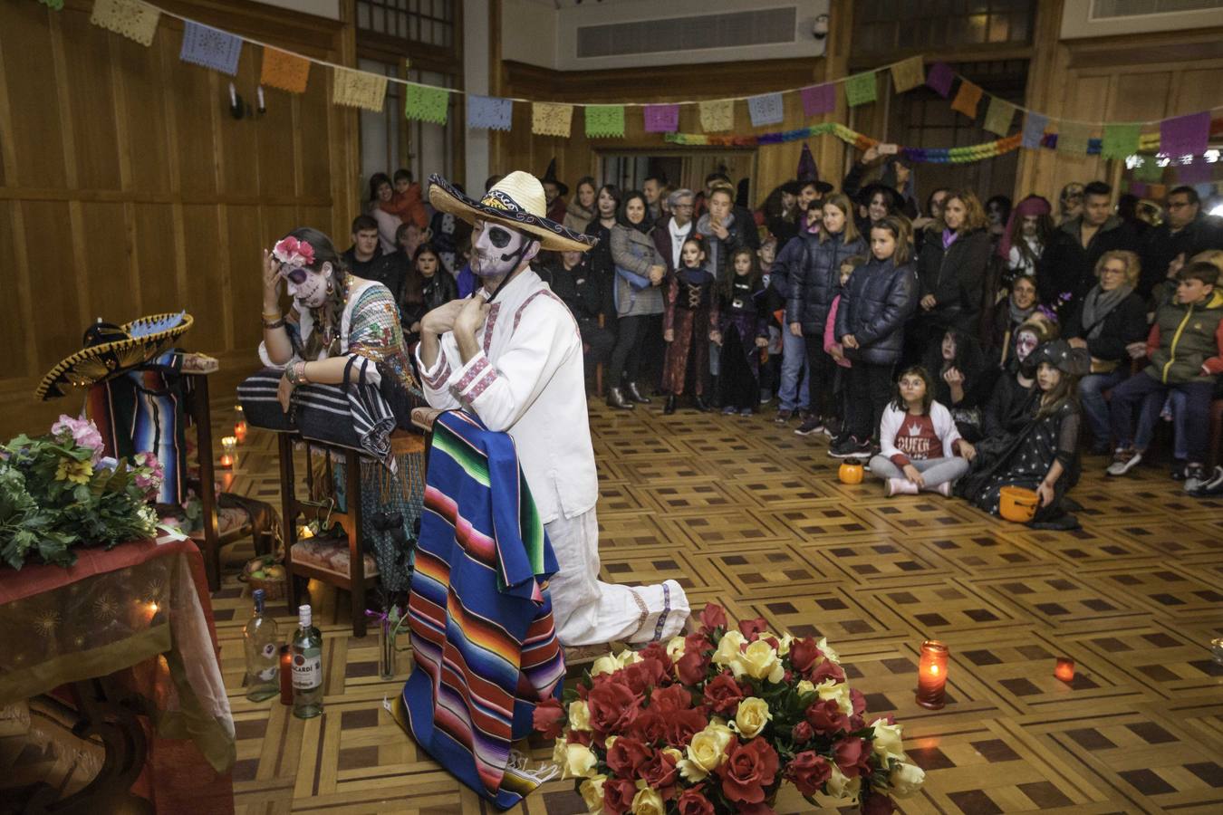 El Palacio de La Magdalena vive su particular Halloween con homenajes a la noche de los difuntos en el mundo