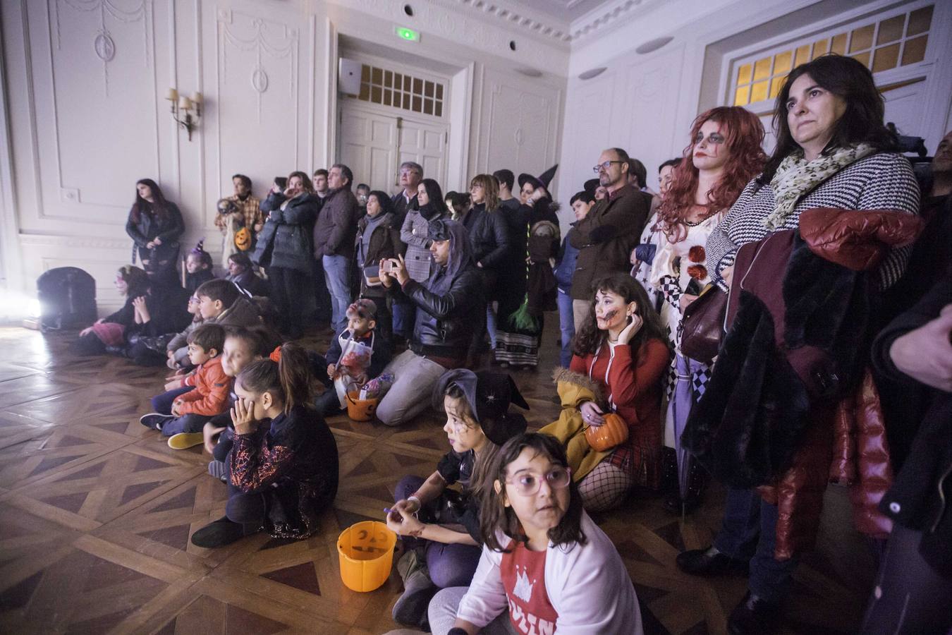 El Palacio de La Magdalena vive su particular Halloween con homenajes a la noche de los difuntos en el mundo