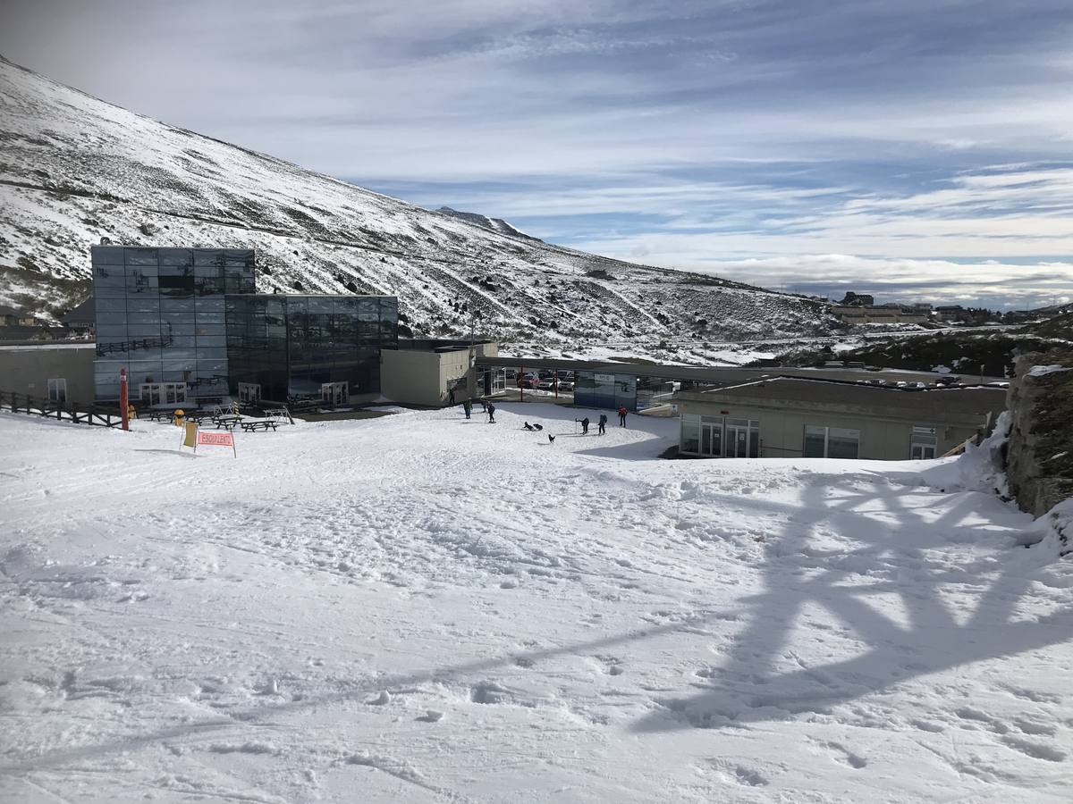 Fotos: Primeros esquiadores en la Estación de Alto Campoo