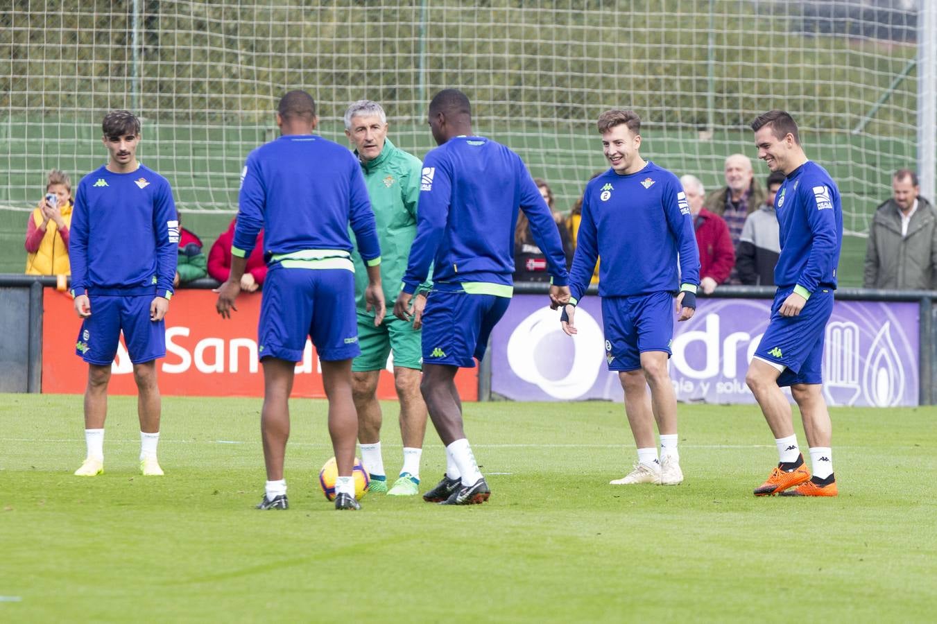 Fotos: Entrenamiento del Betis en las inslaciones Nando Yosu