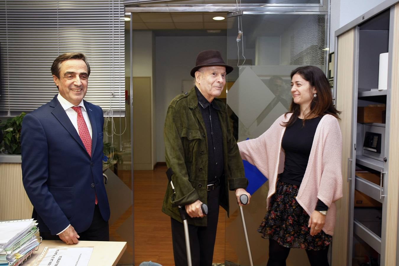 Fotos: El expresidente regional, Juan Hormaechea, invitado por la asociación Amigos de Torrelavega