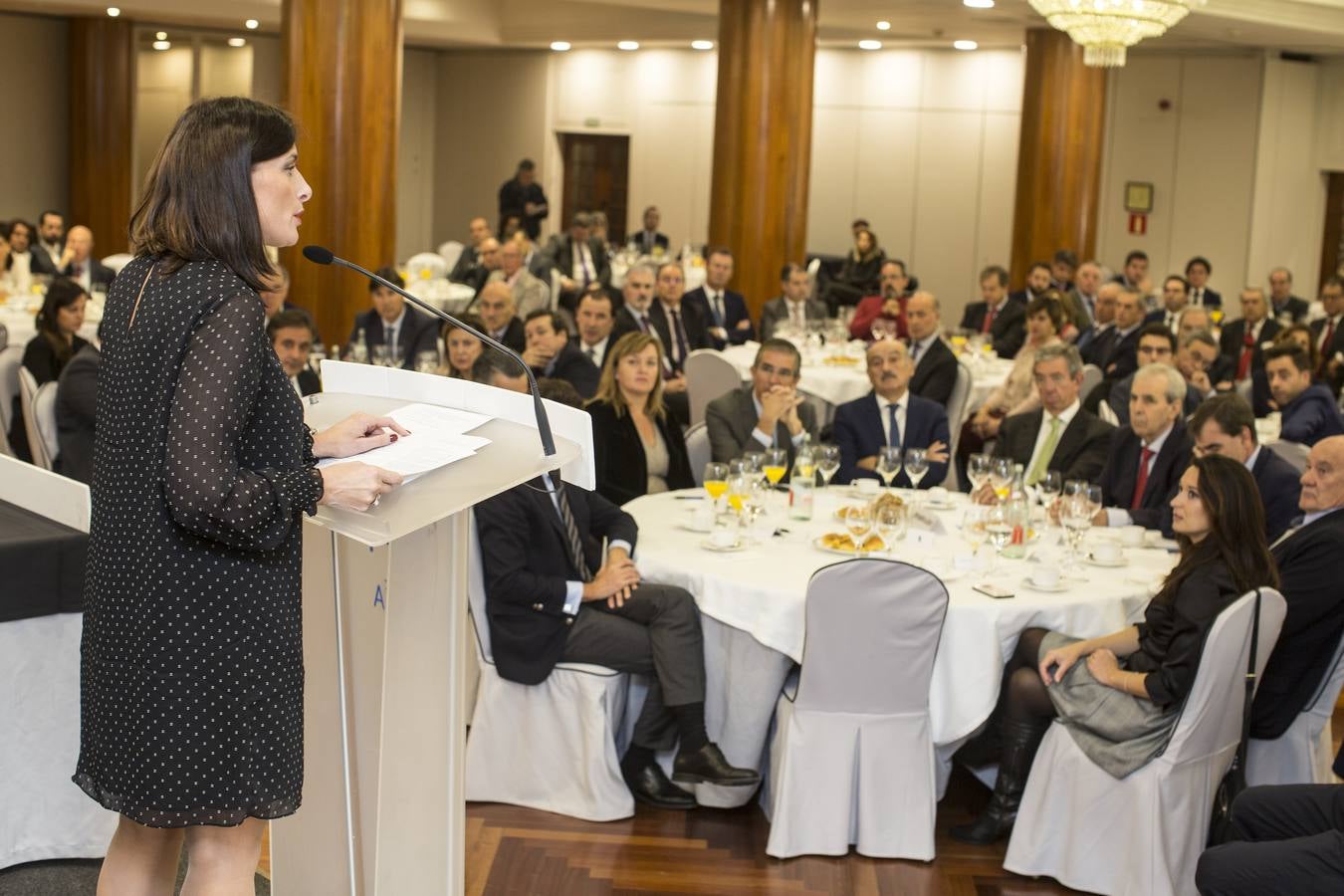 Fotos: La alcaldesa Gema Igual, en el Foro Económico de El Diario Montañés