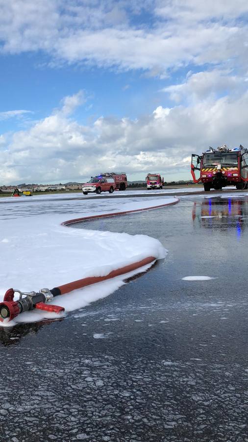 Fotos: Simulacro de accidente aéreo en el aeropuerto Seve Ballesteros