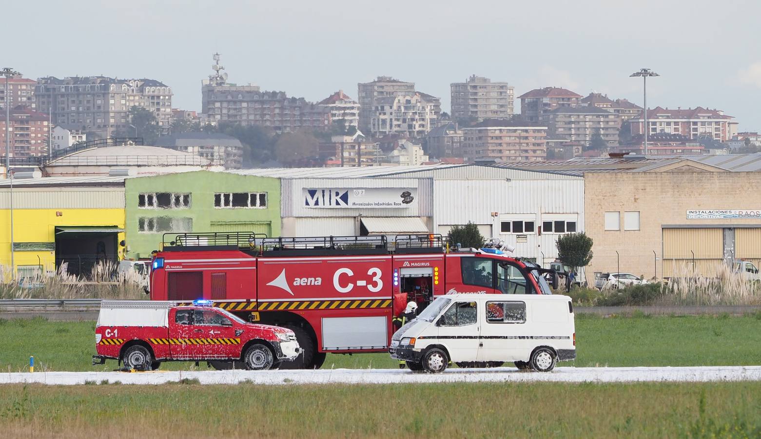 Fotos: Simulacro de accidente aéreo en el aeropuerto Seve Ballesteros